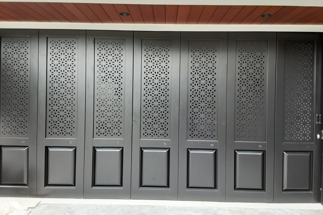 Pintu Garasi Metal Cutting